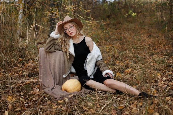 Modell Mit Kürbis Herbstwald Halloween — Stockfoto