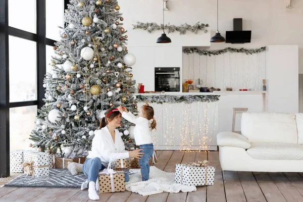 Mutter Und Tochter Haben Spaß Neuen Jahr — Stockfoto