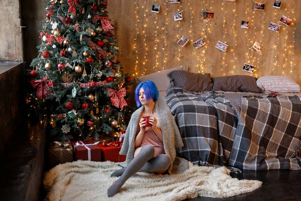 Menina Quarto Pela Árvore Natal Ano Novo Casa — Fotografia de Stock