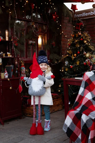 Chica Con Santa Invierno — Foto de Stock