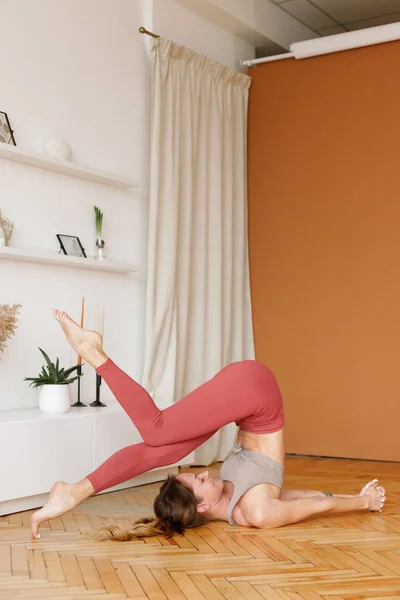 Vrouwen Zijn Een Yoga Hobby Thuis Gezonde Levensstijl — Stockfoto