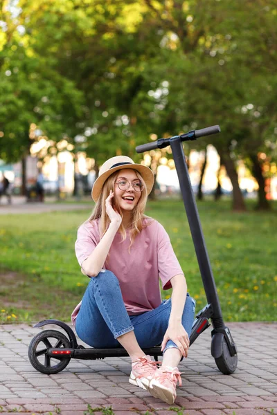 Female Student Hat Electronic Scooter Walk Summer — Stock Photo, Image