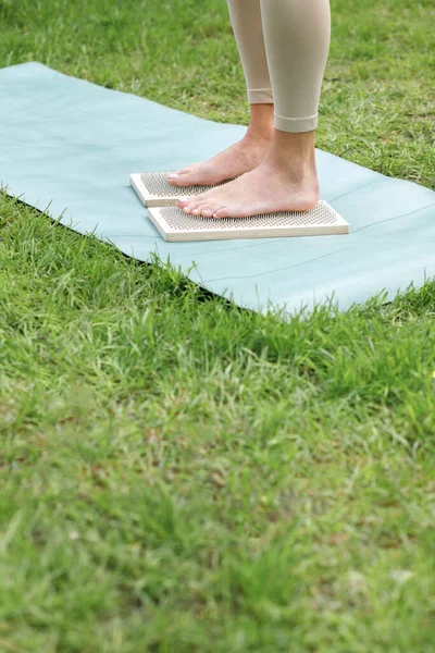 Vrouw Met Aangepaste Sadhu Nagel Boord — Stockfoto