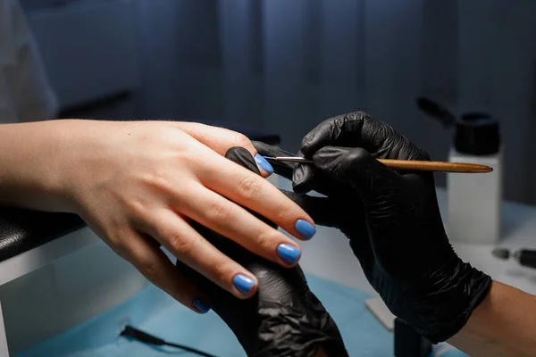 Manicure Salon Close Woman Paints Nails Nail Polish —  Fotos de Stock