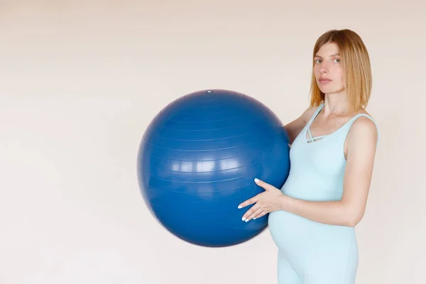Pregnant Woman Blue Jumpsuit Fitness Ball Training — Stock Photo, Image