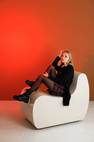 stylish woman in autumn clothes in the studio. stylish autumn image. fashion