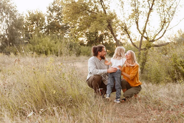 Family Mom Dad Daughter Walk Together Happy — Stock Photo, Image