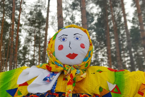 Yanan kış bebek. Shrovetide.