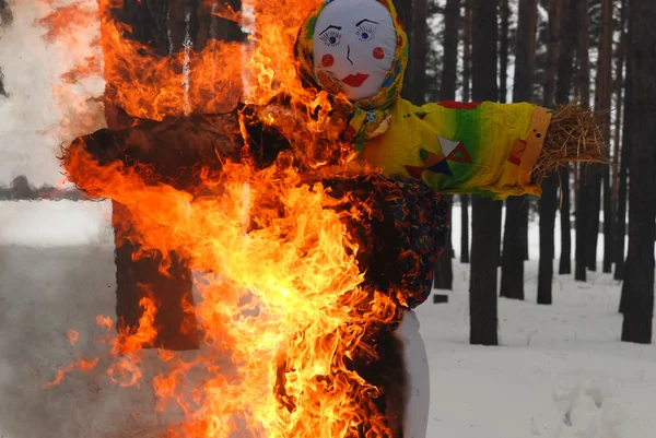 Burning winter doll. Shrovetide. — Stock Photo, Image