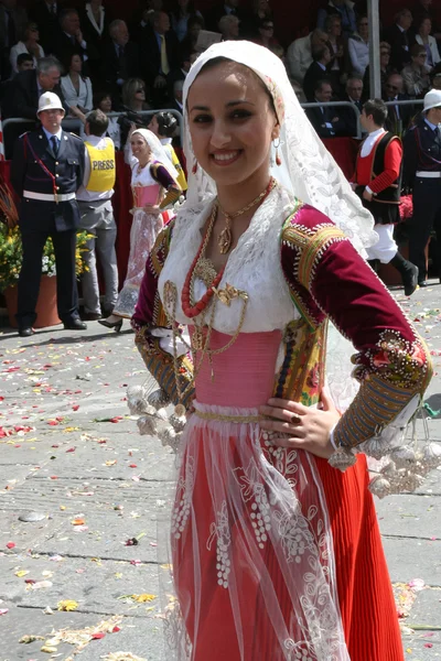 St. Efisio Festivali. Geleneksel giyimli kadınlar. Cagliary, Sardegna, İtalya.