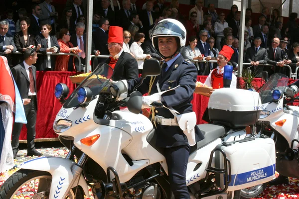 St. Efisio Festivali. Polis memuru. Cagliary, Sardegna, İtalya.