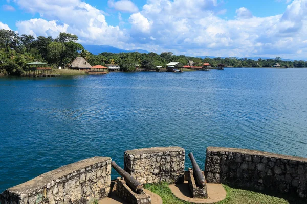 Castillo de San Felipe de Lara, Rio Dulce, Guatemala Royaltyfria Stockfoton