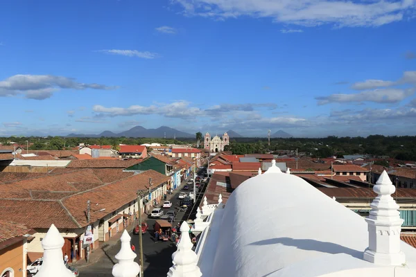 Utsikt över staden Leon från taket på katedralen. Nicaragua. — Stockfoto