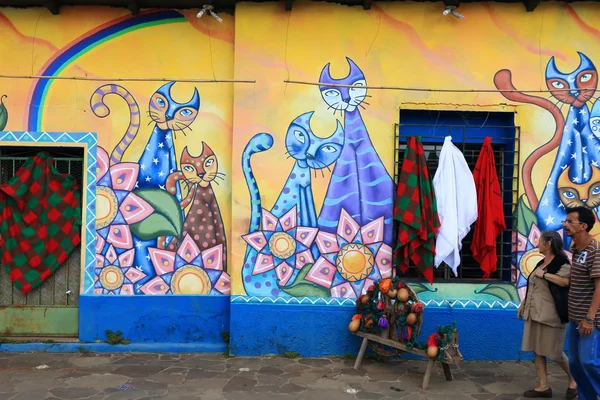Bjärt färgade väggmålning, Ataco, El Salvador Royaltyfria Stockbilder