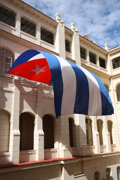 Drapeau de Cuba flottant à La Havane Photo De Stock