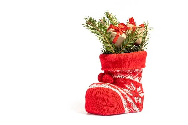 Kleine Geschenke Mit Tannenzweigen Stiefel Des Weihnachtsmannes Hohe Qualität — Stockfoto