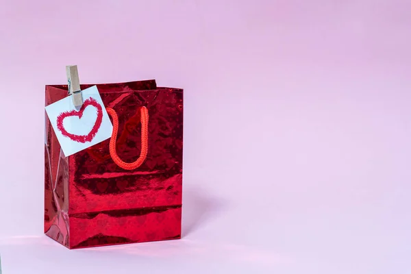 Pacote Vermelho Para Presente Coração Fundo Rosa Conceito Para Dia — Fotografia de Stock