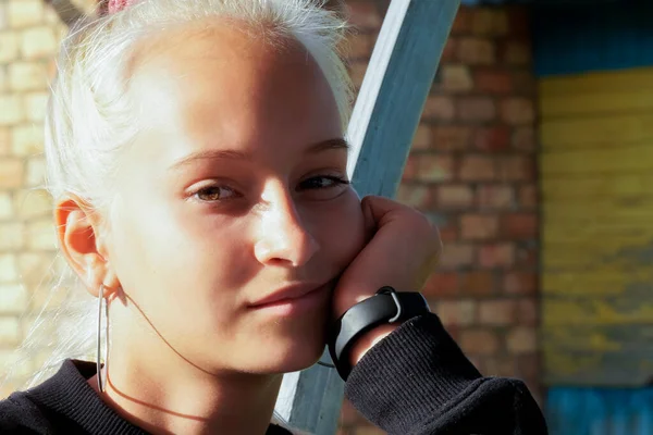 Ritratto Adolescente Con Capelli Biondi Primo Piano — Foto Stock