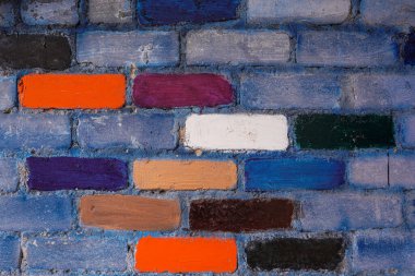 Gökkuşağı renkli tuğla duvar arka planı. Renkli bloklu tuğla duvar dokusu