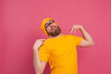 Aklımı kaçırmıştım. Garip suratlı şaşı adam, çılgın adam, aptallar günü