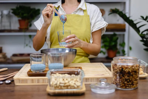 Pudín Chía Saludable Desierto Leche Almendras Extracto Espirulina Azul Polvo — Foto de Stock