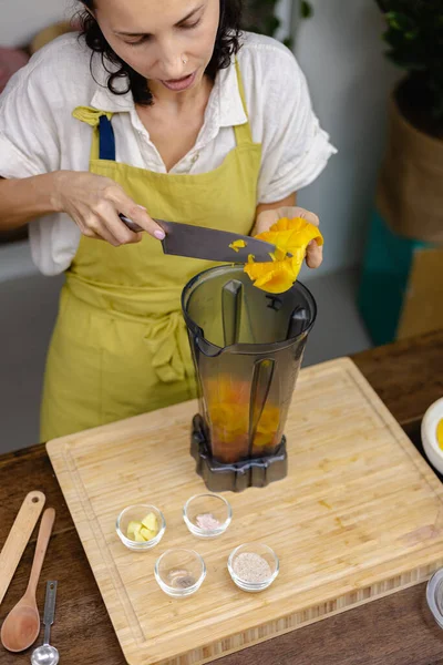 Chia puding yapma işlemi. Mango ve papaya ile sağlıklı reçel yapmak