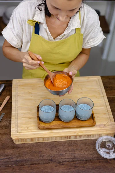 Chia puding yapma işlemi. Mango ve papaya ile sağlıklı reçel yapmak