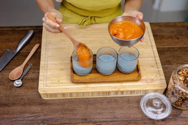 Chia puding yapma işlemi. Mango ve papaya ile sağlıklı reçel yapmak