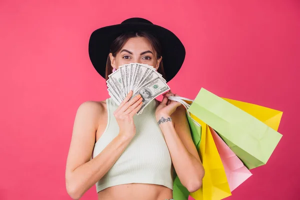 Mujer Con Estilo Sombrero Sobre Fondo Rosa Rojo Aislado Espacio —  Fotos de Stock