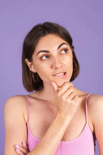 Young Brunette Top Isolated Purple Background Looks Side Thoughtfully Sweet — Stock Photo, Image