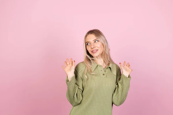 Pretty European Woman Casual Sweater Pink Background Cute Smiling Happy — Stock Photo, Image