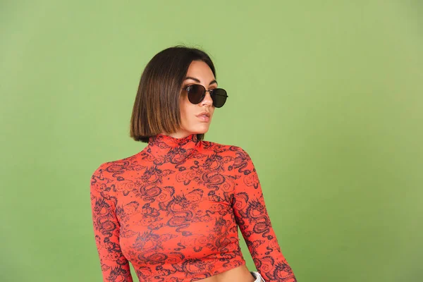 Pretty Short Hair Woman Golden Earrings Sunglasses Red China Dragon — Stock Photo, Image