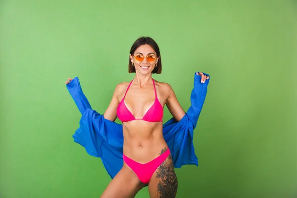 Summer Fit Sporty Woman Pink Bikini Blue Shirt Orange Sunglasses — Stock Photo, Image
