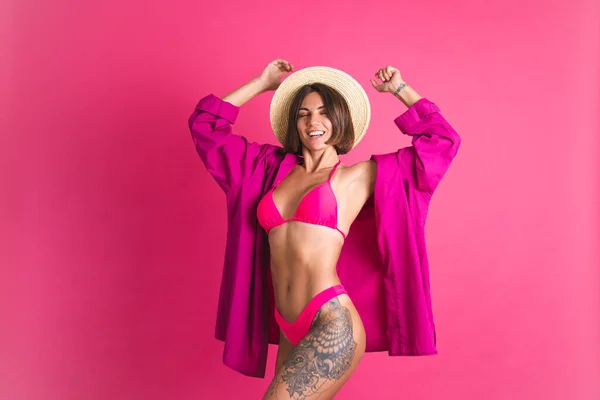 Beautiful Fit Tanned Sporty Woman Bikini Straw Hat Shirt Pink — Stock Photo, Image