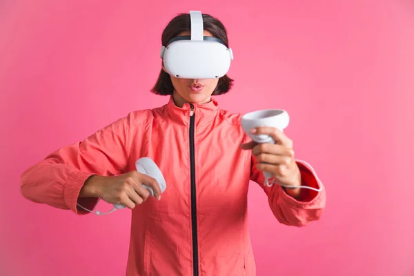 Jovem Mulher Forma Esporte Casaco Desgaste Óculos Realidade Virtual Jogando — Fotografia de Stock