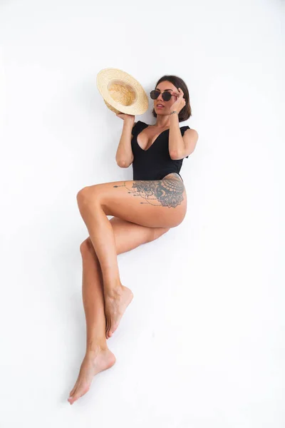 Fit Tanned Woman Black Swimsuit Sunglasses Straw Hat White Background — Stock Photo, Image