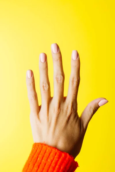 Woman Hand Red Sweater Shows Five Fingers Yellow Background — Stock Photo, Image