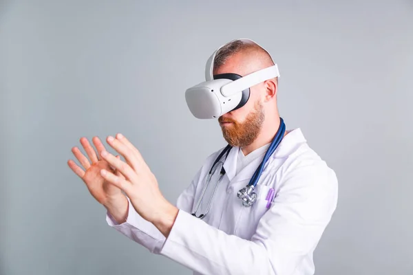 Handsome Male Doctor Gray Background Virtual Reality Glasses — Stock Photo, Image