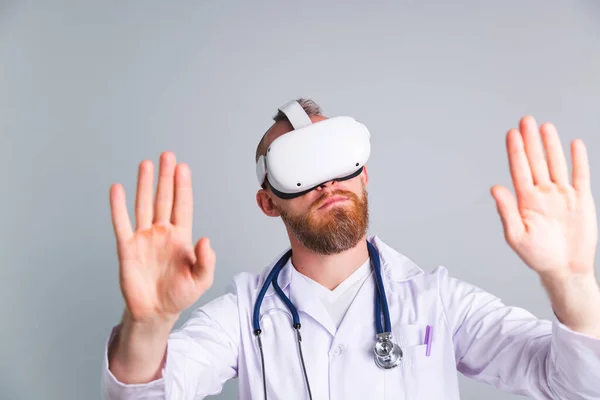 Handsome Male Doctor Gray Background Virtual Reality Glasses — Stock Photo, Image