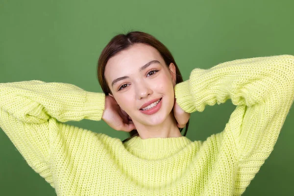 Jovem Com Pele Natural Perfeita Limpa Maquiagem Marrom Lábios Grandes — Fotografia de Stock