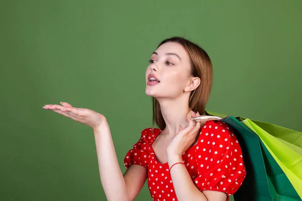 Mujer Joven Con Maquillaje Natural Perfecto Grandes Labios Marrones Vestido — Foto de Stock