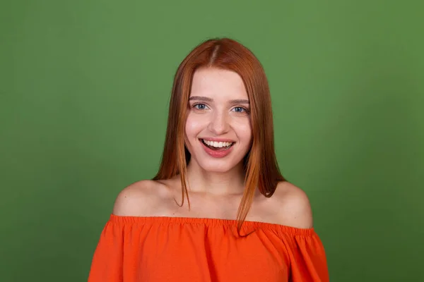 Young Red Hair Woman Casual Orange Blouse Green Background Look — Stock Photo, Image