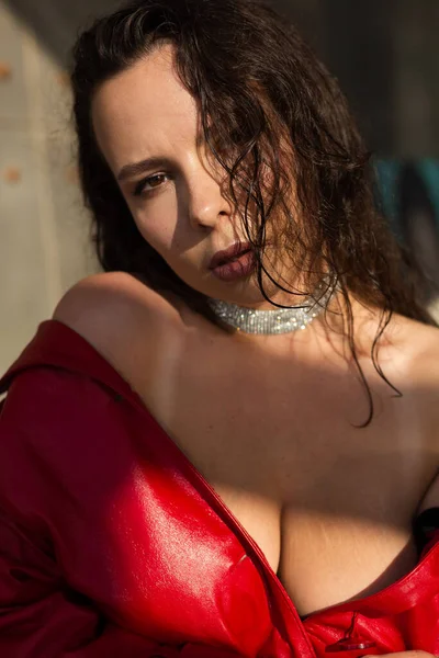 Pretty Young Woman Wet Hair Posing Studio Wearing Leather Red — Stock Photo, Image