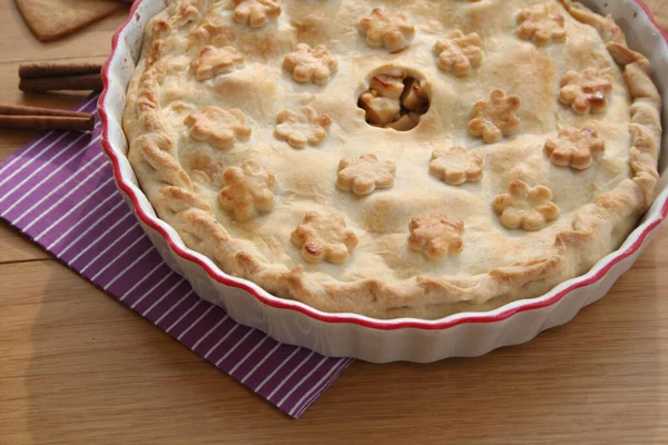 Tarta Manzana Casera Con Canela Galletas Mesa Madera — Foto de Stock