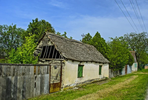 Antigua casa de campo en ruinas —  Fotos de Stock
