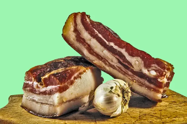 Bacon domestico con aglio — Foto Stock