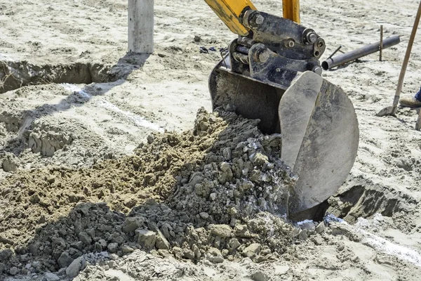 Cubo de excavadora para trabajar —  Fotos de Stock