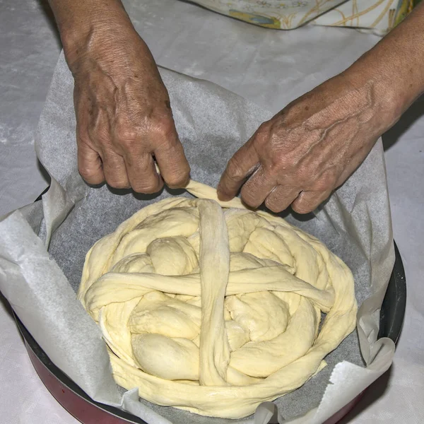 Les Mains Une Femme Foyer Âgée Qui Pétrit Gâteau Célébration — Photo