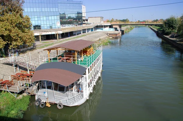 Restaurant bateau touristique sur la rivière Begej — Photo