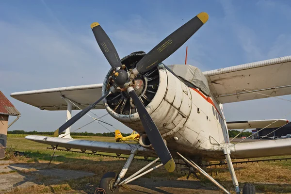 옛날의 프로펠러 비행기 — 스톡 사진